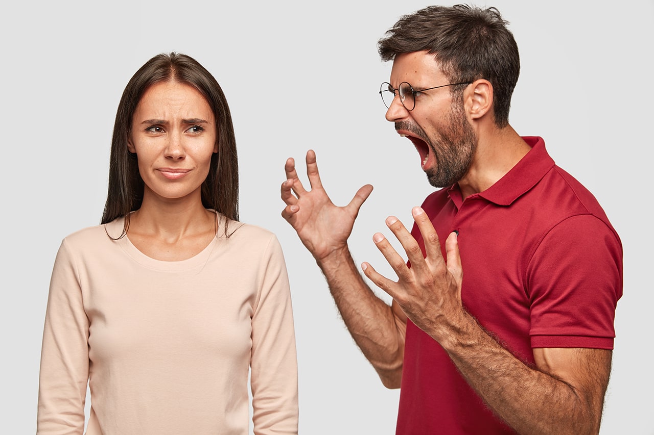 Почему муж агрессивный